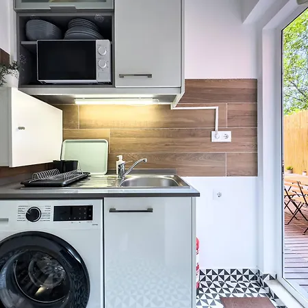 River 2-bedroom With Terrace In Alcantara *