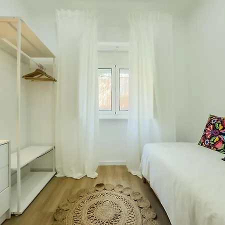 River 2-bedroom With Terrace In Alcantara