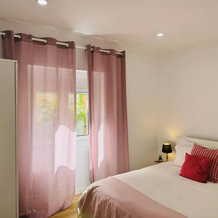River 2-bedroom With Terrace In Alcantara 리스본