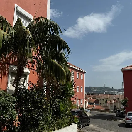 River 2-bedroom With Terrace In Alcantara 리스본